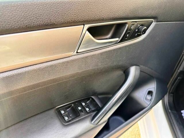 Белый Фольксваген Пассат, объемом двигателя 2.5 л и пробегом 228 тыс. км за 8700 $, фото 15 на Automoto.ua