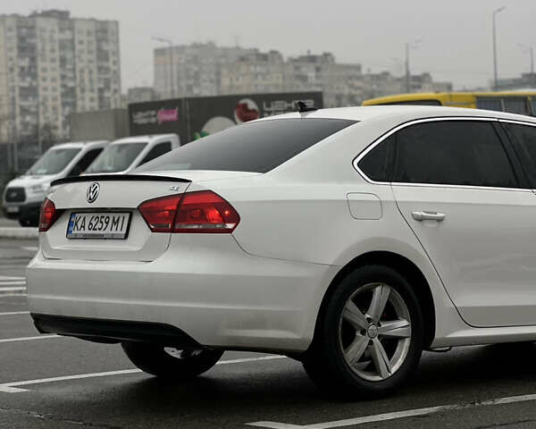 Белый Фольксваген Пассат, объемом двигателя 2.5 л и пробегом 241 тыс. км за 8700 $, фото 6 на Automoto.ua