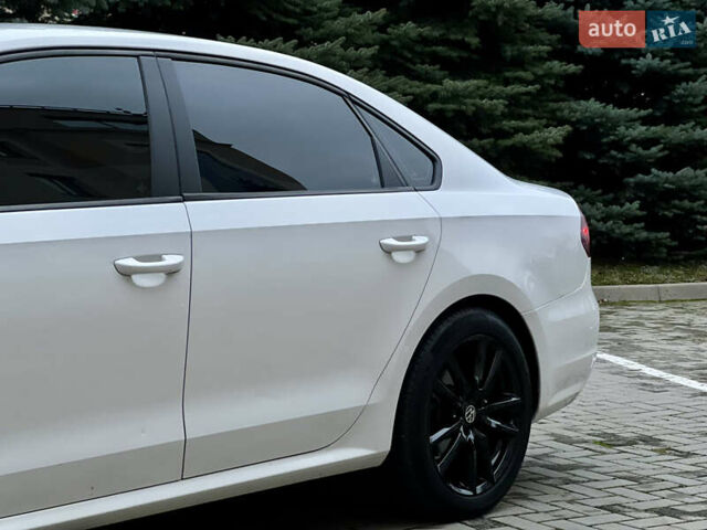 Белый Фольксваген Пассат, объемом двигателя 2.5 л и пробегом 295 тыс. км за 7999 $, фото 11 на Automoto.ua