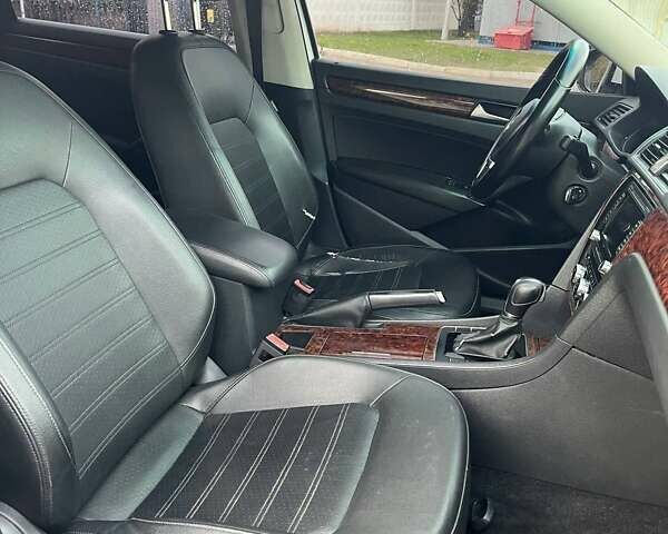 Білий Фольксваген Пассат, об'ємом двигуна 2.48 л та пробігом 300 тис. км за 8599 $, фото 8 на Automoto.ua