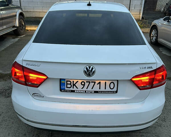 Білий Фольксваген Пассат, об'ємом двигуна 2 л та пробігом 270 тис. км за 9550 $, фото 3 на Automoto.ua
