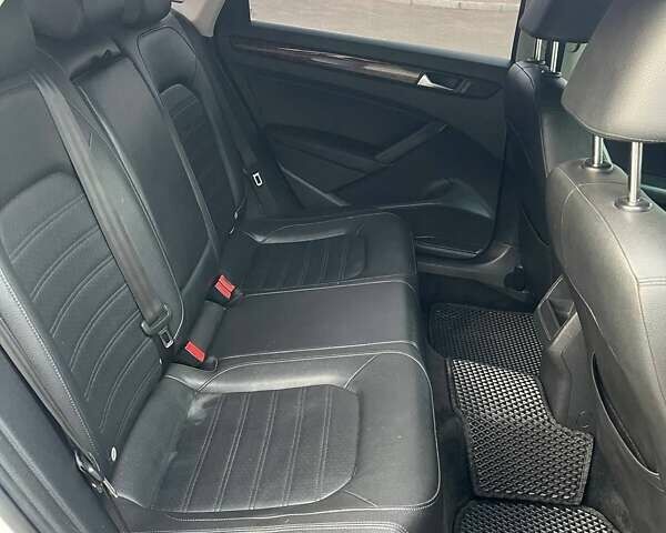 Білий Фольксваген Пассат, об'ємом двигуна 2.48 л та пробігом 300 тис. км за 8599 $, фото 15 на Automoto.ua