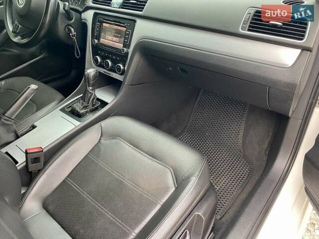 Белый Фольксваген Пассат, объемом двигателя 2.5 л и пробегом 212 тыс. км за 10300 $, фото 16 на Automoto.ua