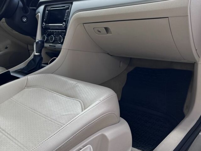 Белый Фольксваген Пассат, объемом двигателя 2 л и пробегом 190 тыс. км за 12000 $, фото 6 на Automoto.ua