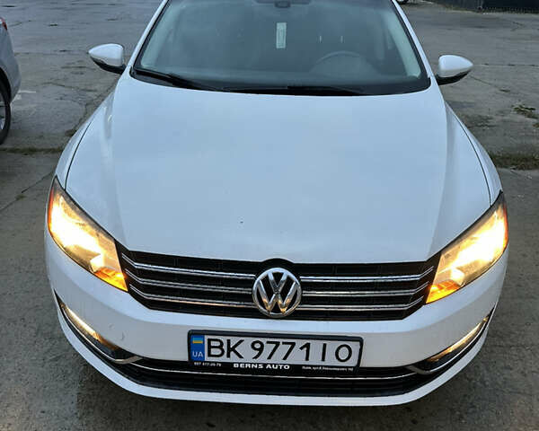 Білий Фольксваген Пассат, об'ємом двигуна 2 л та пробігом 270 тис. км за 9550 $, фото 2 на Automoto.ua