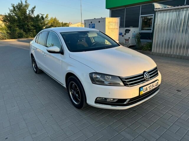 Белый Фольксваген Пассат, объемом двигателя 1.8 л и пробегом 216 тыс. км за 9000 $, фото 4 на Automoto.ua