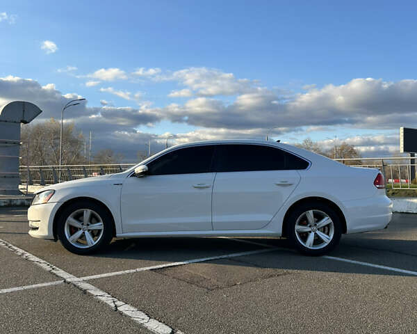 Білий Фольксваген Пассат, об'ємом двигуна 2.5 л та пробігом 240 тис. км за 8500 $, фото 4 на Automoto.ua