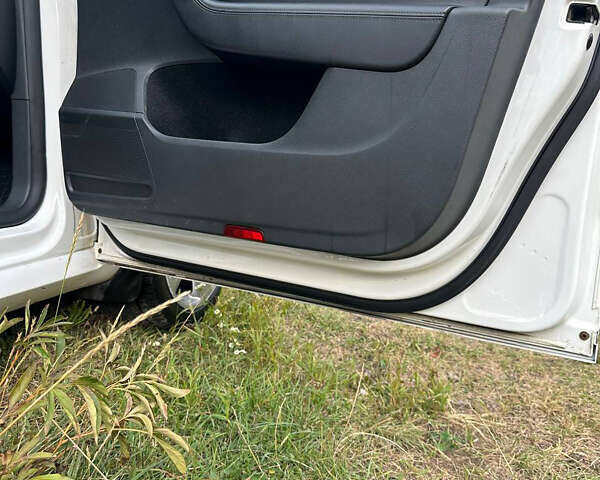 Белый Фольксваген Пассат, объемом двигателя 1.8 л и пробегом 175 тыс. км за 9200 $, фото 7 на Automoto.ua