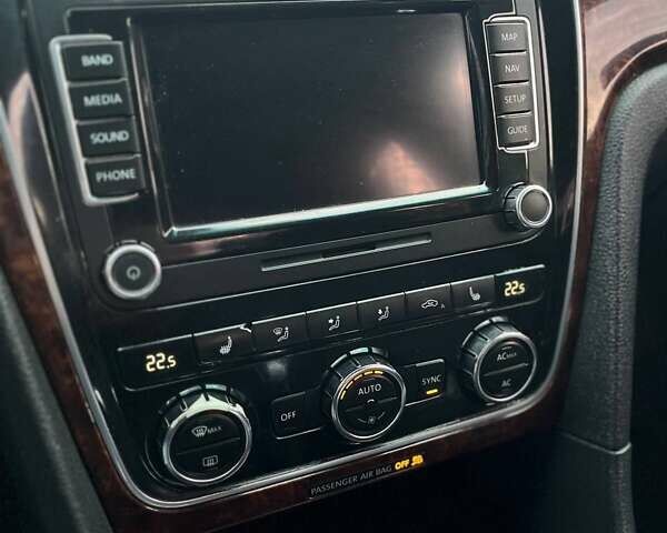 Білий Фольксваген Пассат, об'ємом двигуна 2.48 л та пробігом 300 тис. км за 8599 $, фото 14 на Automoto.ua