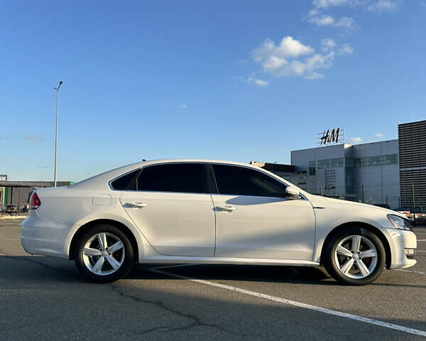 Білий Фольксваген Пассат, об'ємом двигуна 2.5 л та пробігом 240 тис. км за 8500 $, фото 5 на Automoto.ua