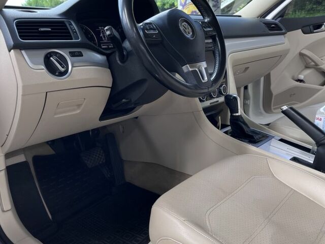 Белый Фольксваген Пассат, объемом двигателя 2 л и пробегом 190 тыс. км за 12000 $, фото 5 на Automoto.ua