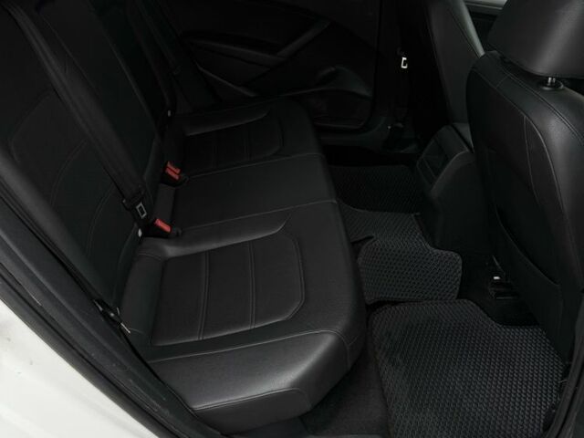 Белый Фольксваген Пассат, объемом двигателя 2.5 л и пробегом 221 тыс. км за 9500 $, фото 5 на Automoto.ua