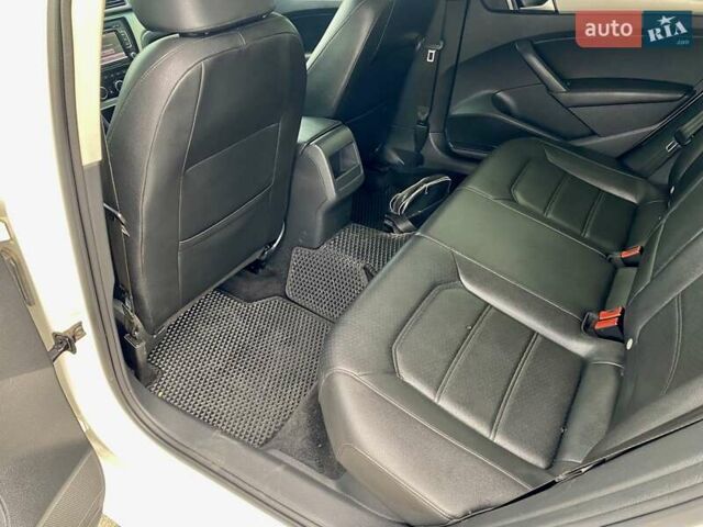 Белый Фольксваген Пассат, объемом двигателя 2.5 л и пробегом 212 тыс. км за 10300 $, фото 19 на Automoto.ua