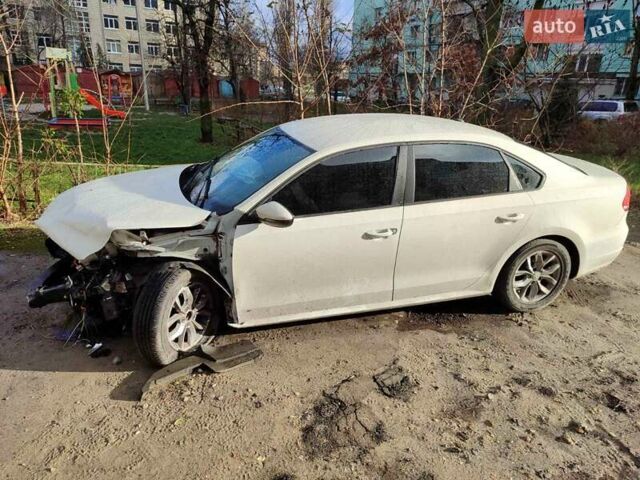 Белый Фольксваген Пассат, объемом двигателя 2.5 л и пробегом 204 тыс. км за 3500 $, фото 4 на Automoto.ua