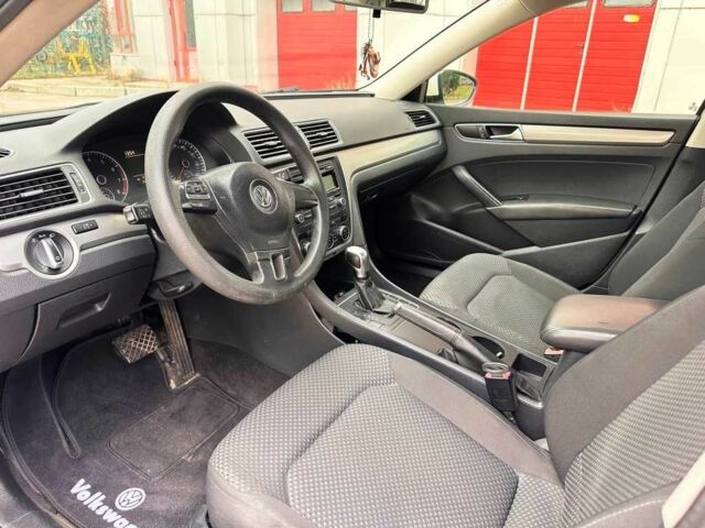 Белый Фольксваген Пассат, объемом двигателя 2.5 л и пробегом 228 тыс. км за 8700 $, фото 14 на Automoto.ua