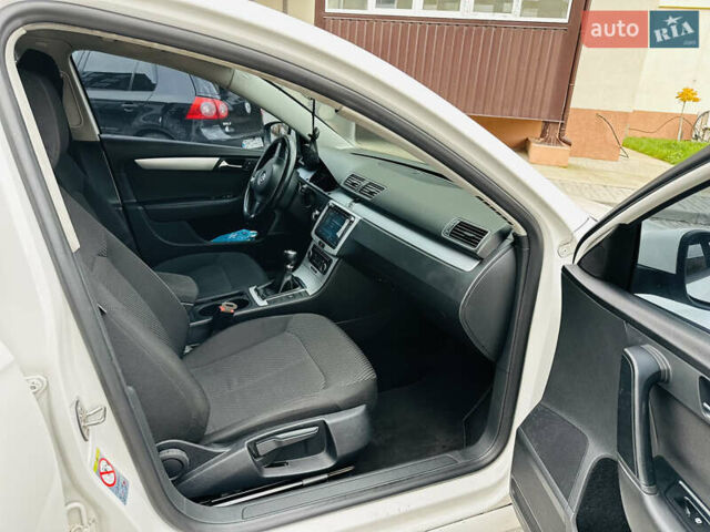 Білий Фольксваген Пассат, об'ємом двигуна 1.6 л та пробігом 285 тис. км за 10700 $, фото 6 на Automoto.ua