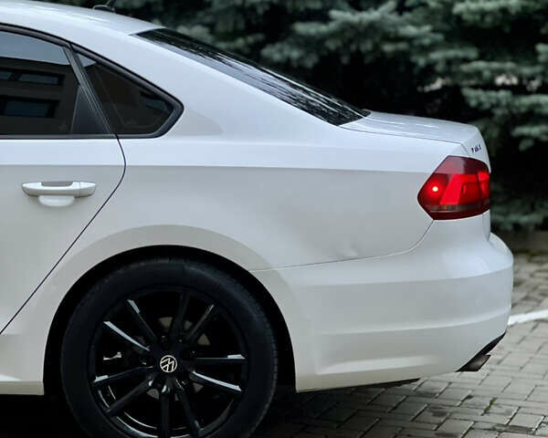 Белый Фольксваген Пассат, объемом двигателя 2.5 л и пробегом 295 тыс. км за 7999 $, фото 12 на Automoto.ua