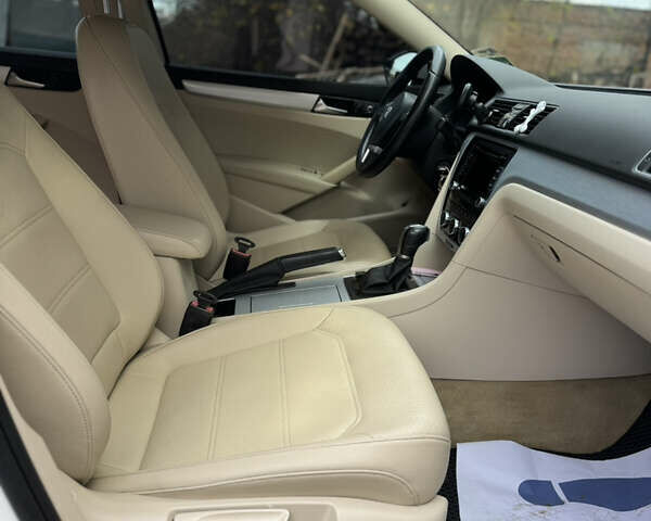 Белый Фольксваген Пассат, объемом двигателя 2.5 л и пробегом 219 тыс. км за 10250 $, фото 41 на Automoto.ua