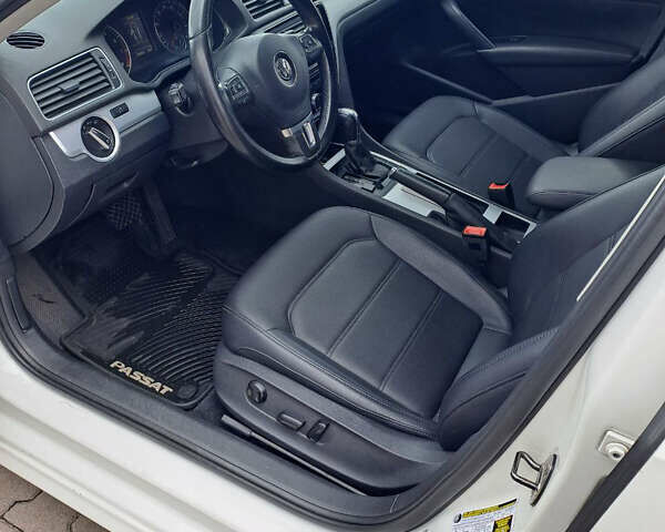 Білий Фольксваген Пассат, об'ємом двигуна 2.48 л та пробігом 285 тис. км за 9000 $, фото 6 на Automoto.ua