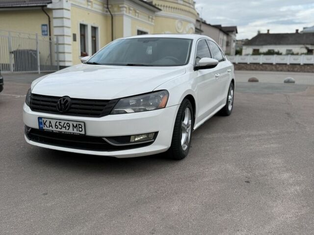 Белый Фольксваген Пассат, объемом двигателя 2.5 л и пробегом 221 тыс. км за 9500 $, фото 1 на Automoto.ua