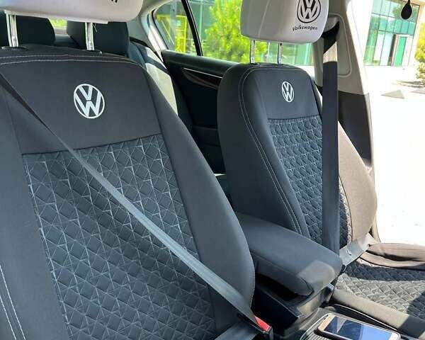 Белый Фольксваген Пассат, объемом двигателя 1.97 л и пробегом 260 тыс. км за 10000 $, фото 9 на Automoto.ua