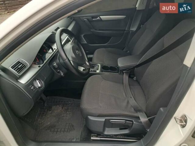 Білий Фольксваген Пассат, об'ємом двигуна 1.6 л та пробігом 290 тис. км за 8800 $, фото 13 на Automoto.ua