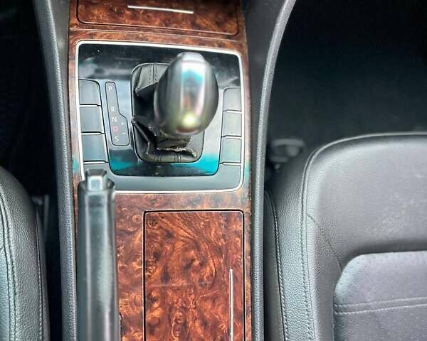 Білий Фольксваген Пассат, об'ємом двигуна 2.48 л та пробігом 300 тис. км за 8599 $, фото 12 на Automoto.ua