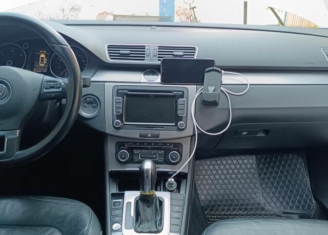 Белый Фольксваген Пассат, объемом двигателя 2 л и пробегом 272 тыс. км за 10800 $, фото 9 на Automoto.ua