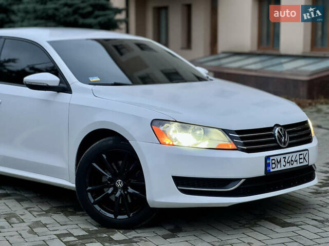 Белый Фольксваген Пассат, объемом двигателя 2.5 л и пробегом 295 тыс. км за 7999 $, фото 1 на Automoto.ua