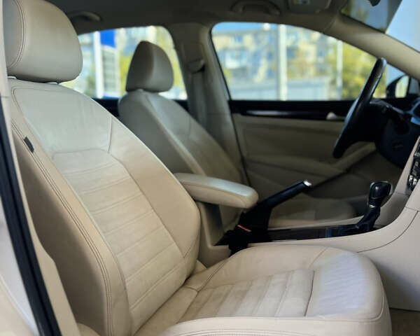 Белый Фольксваген Пассат, объемом двигателя 2 л и пробегом 266 тыс. км за 10699 $, фото 17 на Automoto.ua