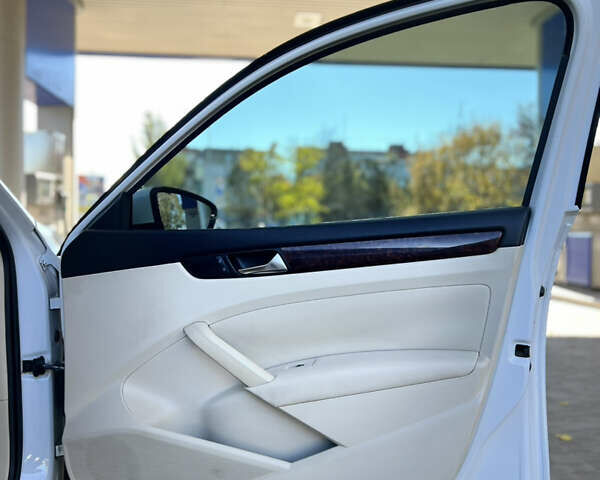 Белый Фольксваген Пассат, объемом двигателя 2 л и пробегом 266 тыс. км за 10699 $, фото 18 на Automoto.ua