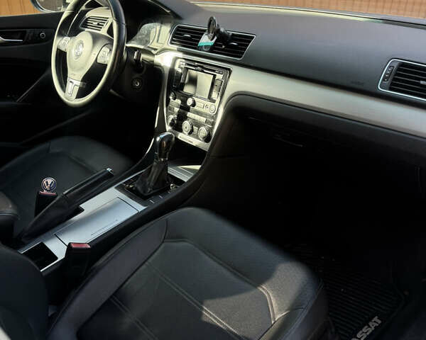 Фольксваген Пассат 2011 в Измаиле на Automoto.ua Белый Фольксваген Пассат, объемом двигателя 2.49 л и пробегом 258 тыс. км за 9000 $, фото 4 на Automoto.ua