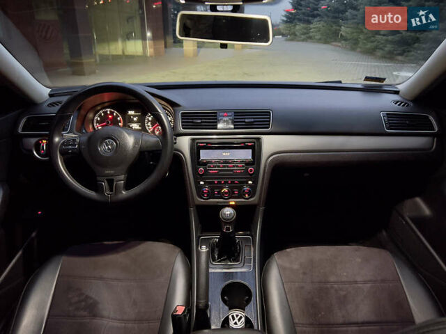 Белый Фольксваген Пассат, объемом двигателя 2.5 л и пробегом 295 тыс. км за 7999 $, фото 35 на Automoto.ua