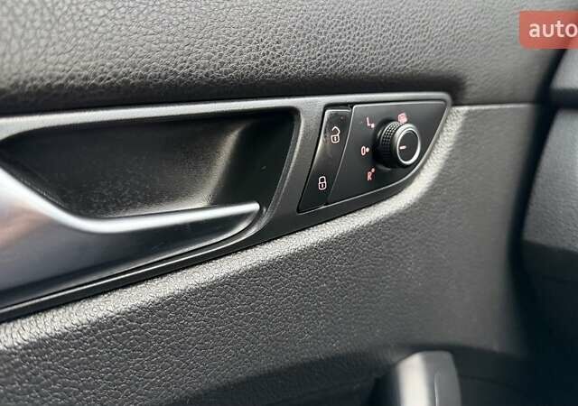 Белый Фольксваген Пассат, объемом двигателя 3.6 л и пробегом 218 тыс. км за 8800 $, фото 13 на Automoto.ua