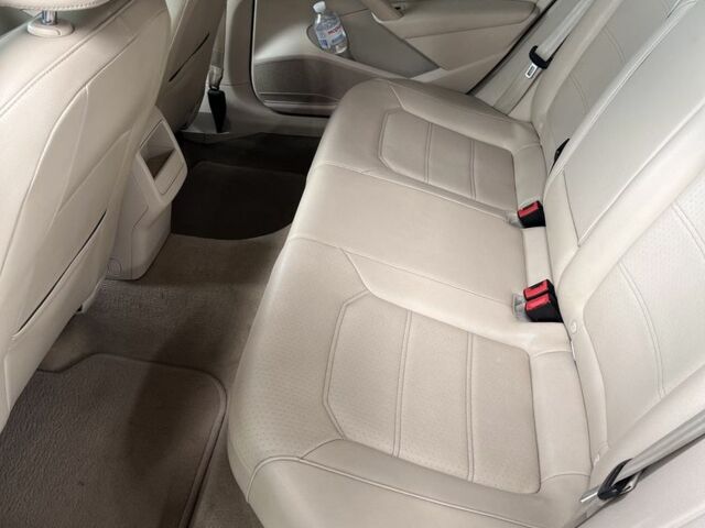 Белый Фольксваген Пассат, объемом двигателя 2 л и пробегом 190 тыс. км за 12000 $, фото 7 на Automoto.ua