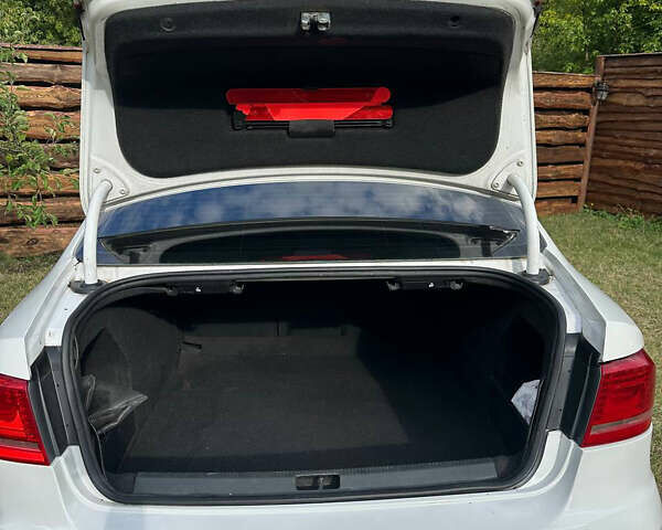 Белый Фольксваген Пассат, объемом двигателя 1.8 л и пробегом 175 тыс. км за 9200 $, фото 11 на Automoto.ua