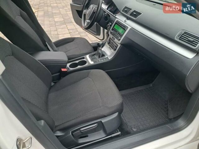 Білий Фольксваген Пассат, об'ємом двигуна 1.6 л та пробігом 290 тис. км за 8800 $, фото 15 на Automoto.ua