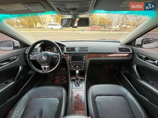 Білий Фольксваген Пассат, об'ємом двигуна 2.48 л та пробігом 300 тис. км за 8599 $, фото 5 на Automoto.ua
