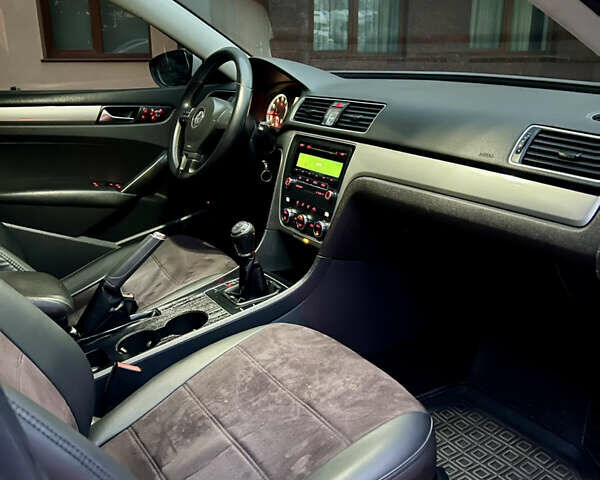 Белый Фольксваген Пассат, объемом двигателя 2.5 л и пробегом 295 тыс. км за 7999 $, фото 38 на Automoto.ua