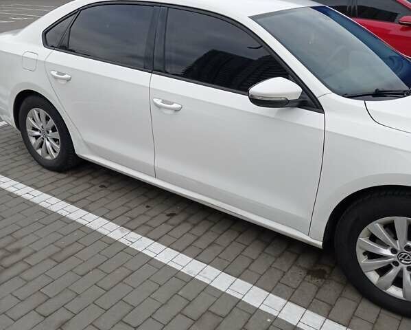 Білий Фольксваген Пассат, об'ємом двигуна 2.48 л та пробігом 230 тис. км за 9300 $, фото 2 на Automoto.ua