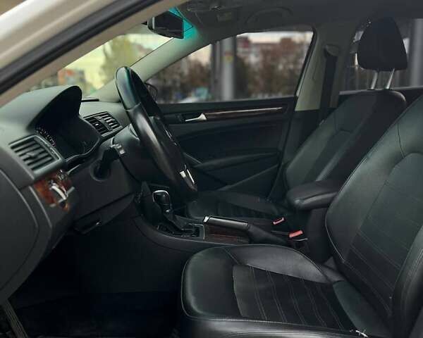 Білий Фольксваген Пассат, об'ємом двигуна 2.48 л та пробігом 300 тис. км за 8599 $, фото 6 на Automoto.ua