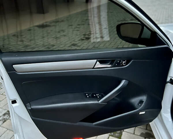 Белый Фольксваген Пассат, объемом двигателя 2.5 л и пробегом 295 тыс. км за 7999 $, фото 25 на Automoto.ua