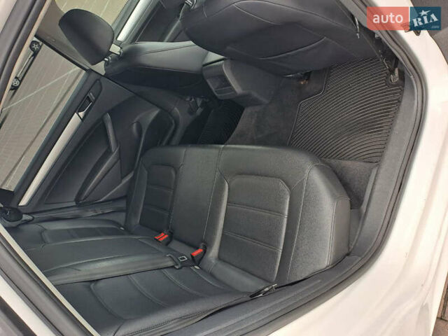 Білий Фольксваген Пассат, об'ємом двигуна 2.48 л та пробігом 285 тис. км за 9000 $, фото 5 на Automoto.ua