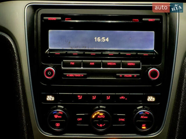 Белый Фольксваген Пассат, объемом двигателя 2.5 л и пробегом 295 тыс. км за 7999 $, фото 31 на Automoto.ua