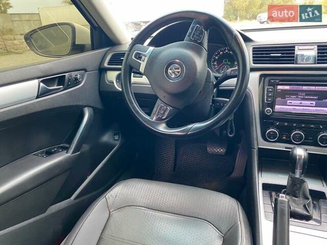 Белый Фольксваген Пассат, объемом двигателя 2.5 л и пробегом 212 тыс. км за 10300 $, фото 14 на Automoto.ua