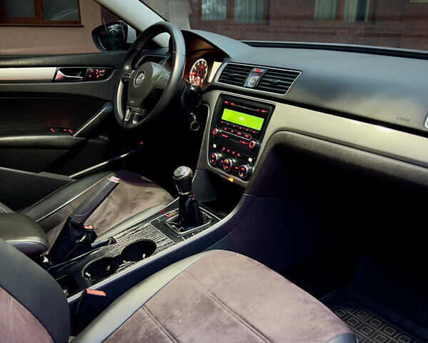 Белый Фольксваген Пассат, объемом двигателя 2.5 л и пробегом 295 тыс. км за 7999 $, фото 37 на Automoto.ua