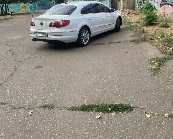 Белый Фольксваген Пассат, объемом двигателя 1.8 л и пробегом 102 тыс. км за 9800 $, фото 1 на Automoto.ua