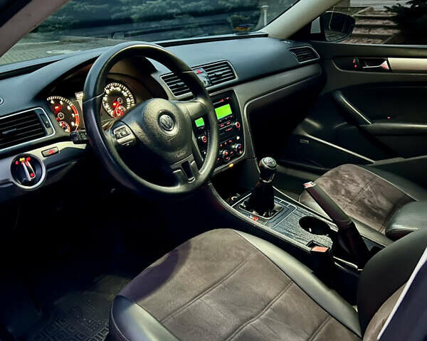 Белый Фольксваген Пассат, объемом двигателя 2.5 л и пробегом 295 тыс. км за 7999 $, фото 27 на Automoto.ua