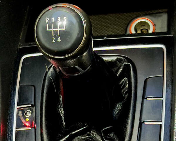 Белый Фольксваген Пассат, объемом двигателя 2.5 л и пробегом 295 тыс. км за 7999 $, фото 32 на Automoto.ua