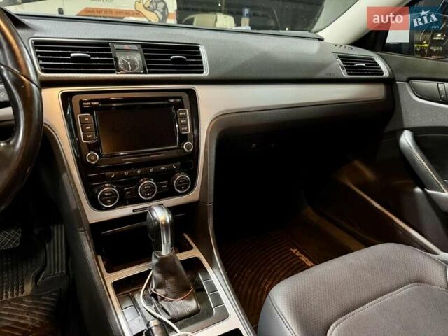 Білий Фольксваген Пассат, об'ємом двигуна 2.5 л та пробігом 285 тис. км за 9300 $, фото 12 на Automoto.ua